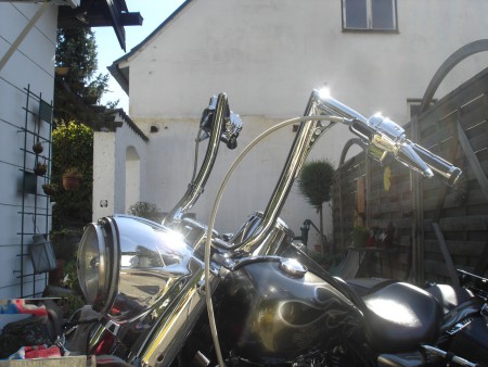 Scheinwerferschirm ab, dann Scheinwerfer weg